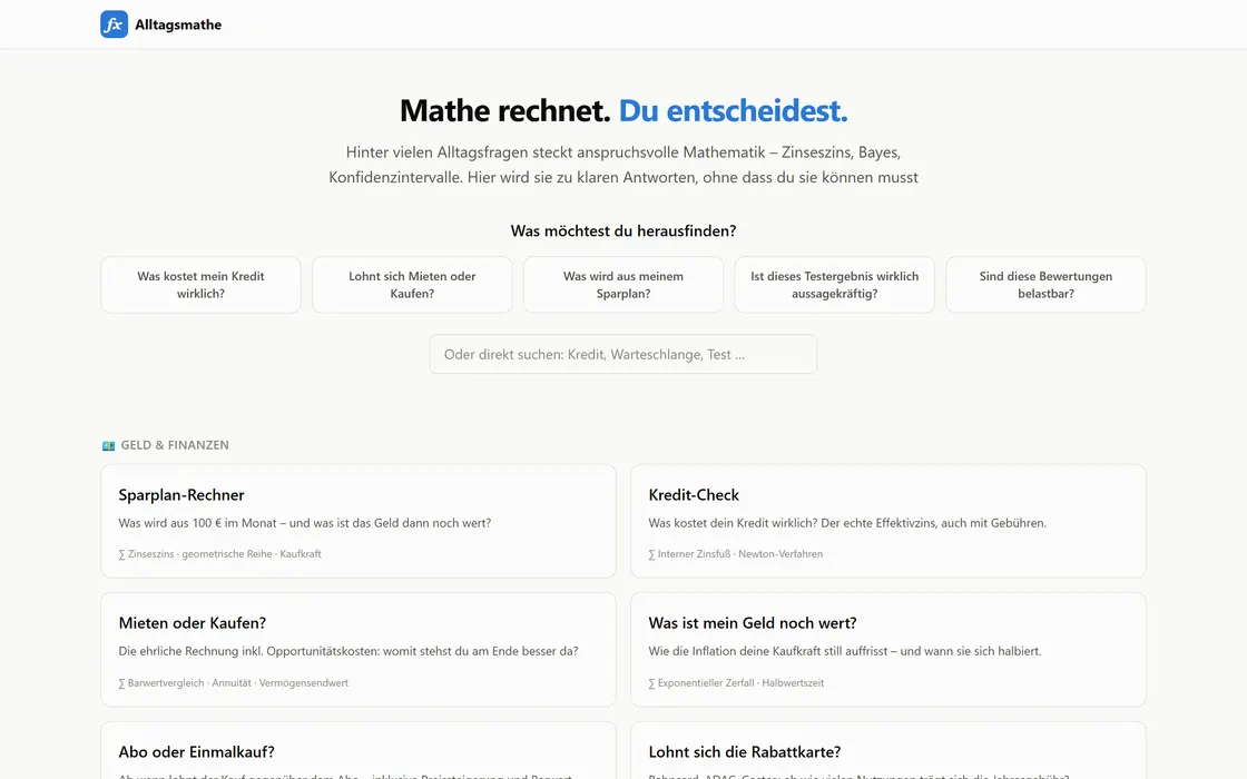 Startseite von Alltagsmathe: Überschrift „Mathe rechnet. Du entscheidest.“, darunter eine Fragenreihe und die Rechnerkarten Sparplan, Kredit-Check, Mieten oder Kaufen.